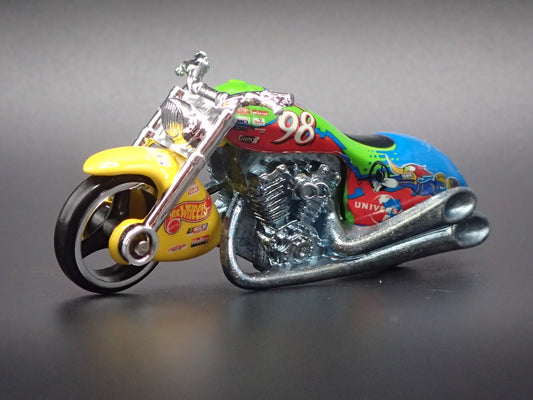 SCORCHIN SCOOTER MOTORCYCLE  WOODY 98 1:64 HOT WHEELS SCALE DIECAST MODEL CAR