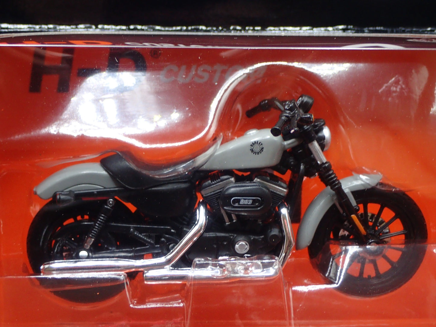2022 SPORTSTER IRON 883 HARLEY DAVIDSON MOTORCYCLE MAISTO SERIES 43 1/18 MODEL