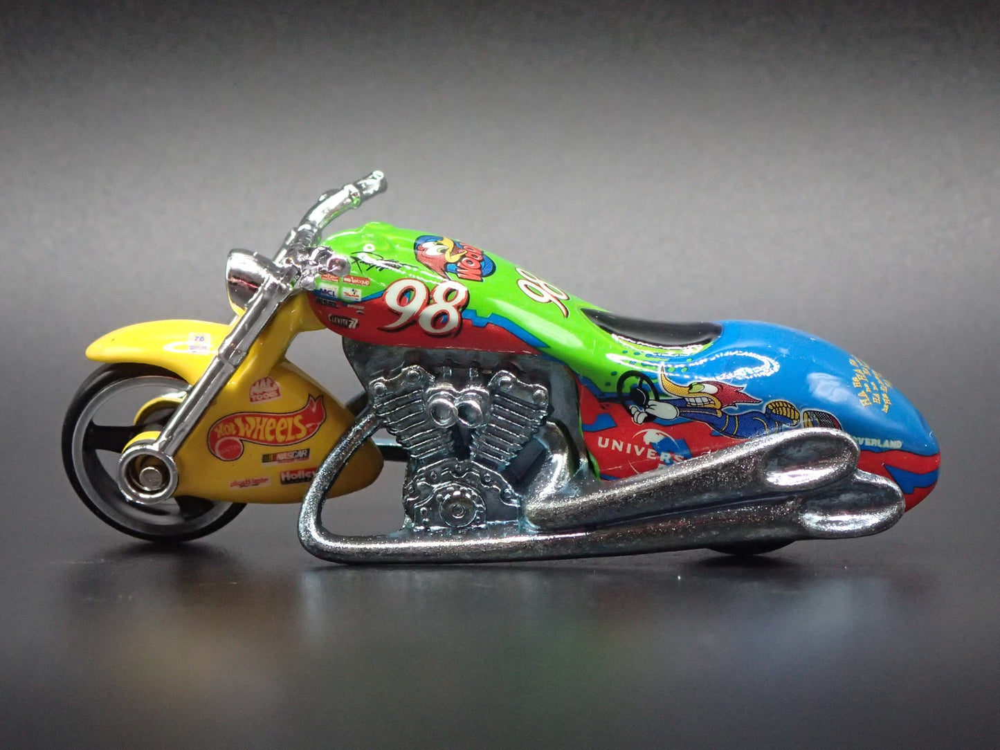 SCORCHIN SCOOTER MOTORCYCLE  WOODY 98 1:64 HOT WHEELS SCALE DIECAST MODEL CAR