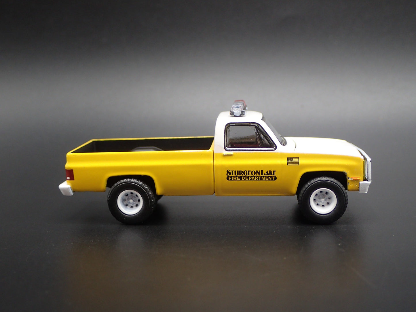 1987 CHEVY CHEVROLET TRUCK M1008 STURGEON LAKE FIRE 1:64 SCALE DIECAST MODEL CAR