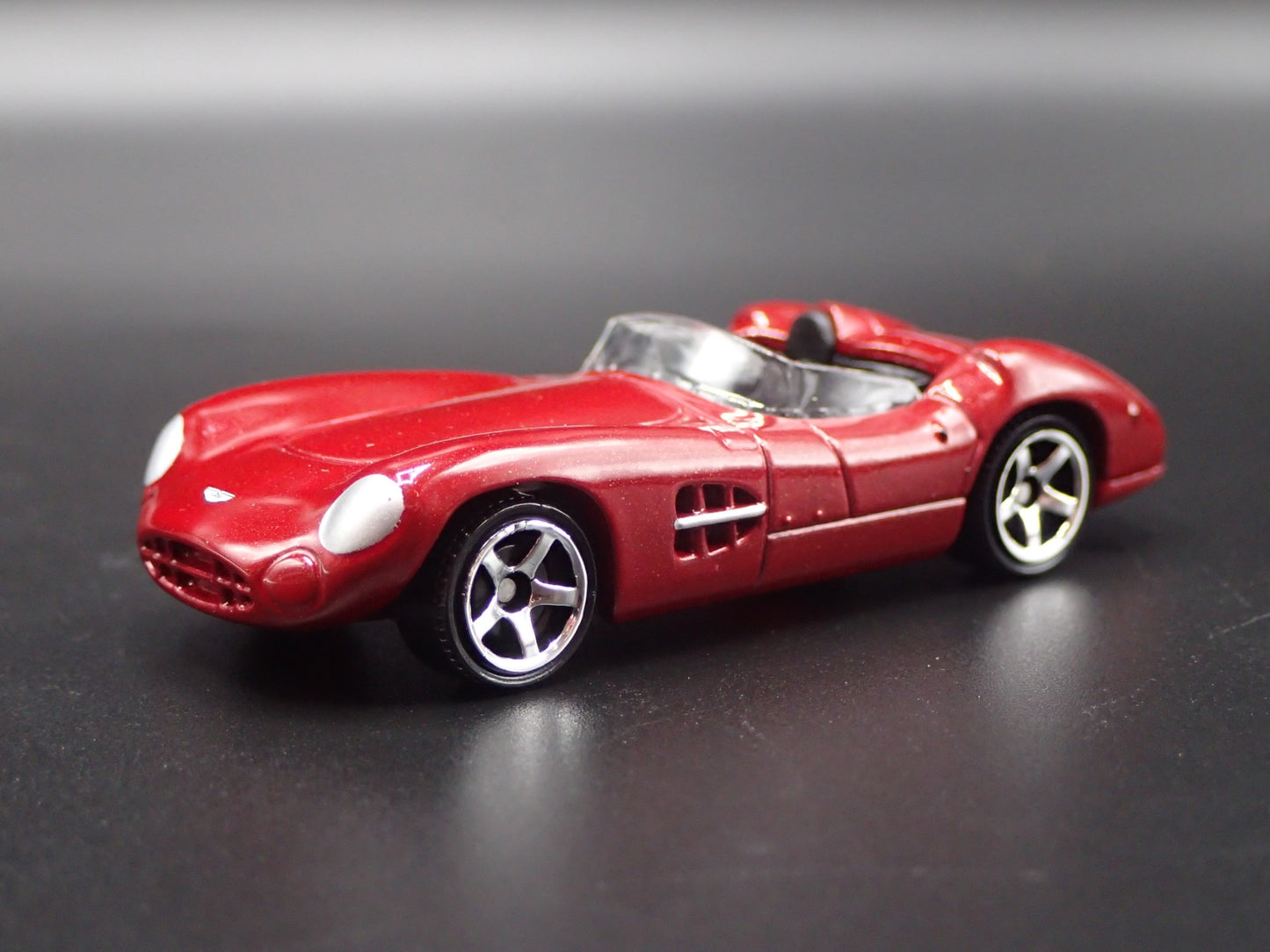 1956 56 ASTON MARTIN DBR1 CONVERTIBLE RED 1/64 SCALE DIORAMA DIECAST MODEL CAR