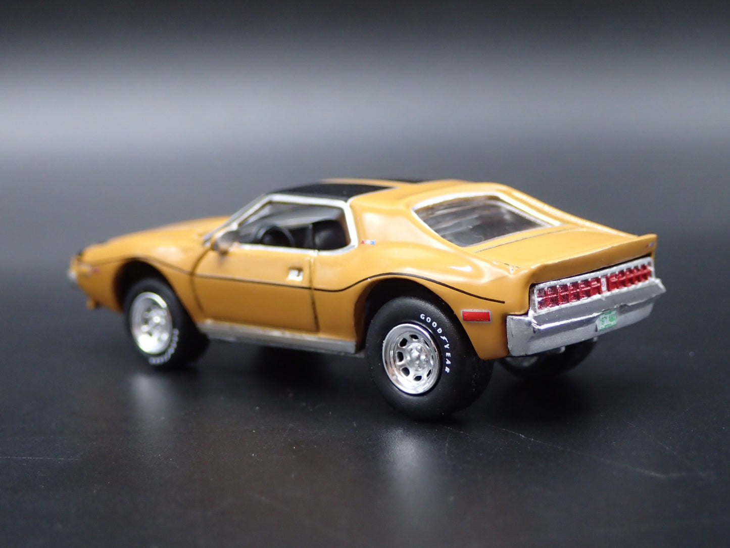 1971 71 AMC JAVELIN AMX MUSTARD 1:64 SCALE COLLECTIBLE DIORAMA DIECAST MODEL CAR
