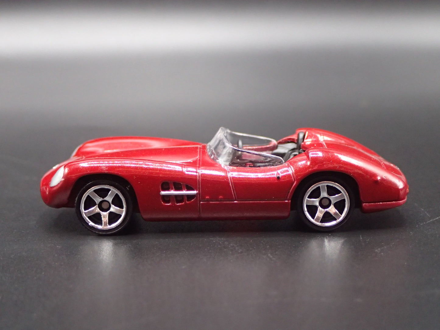 1956 56 ASTON MARTIN DBR1 CONVERTIBLE RED 1/64 SCALE DIORAMA DIECAST MODEL CAR