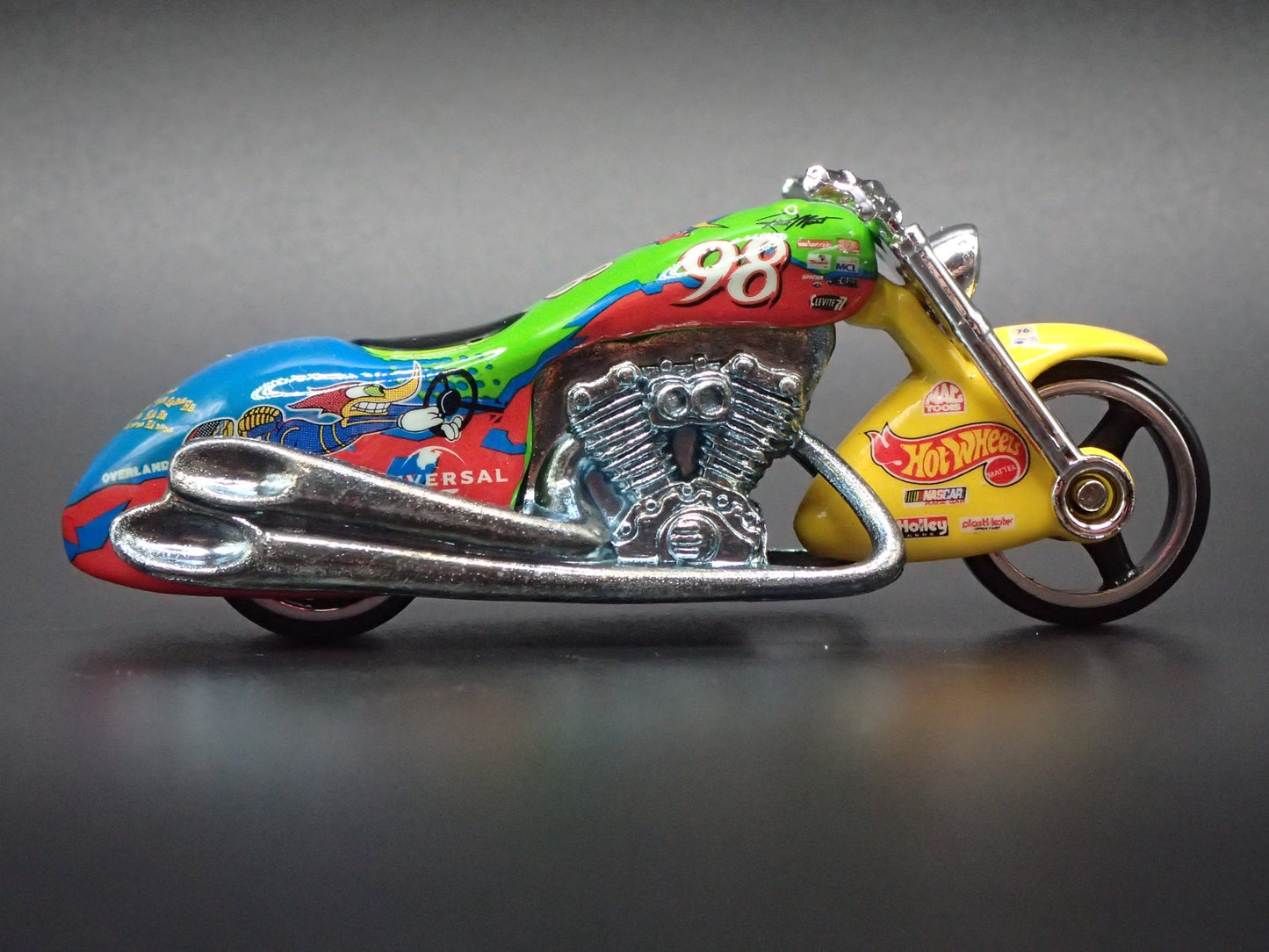 SCORCHIN SCOOTER MOTORCYCLE  WOODY 98 1:64 HOT WHEELS SCALE DIECAST MODEL CAR