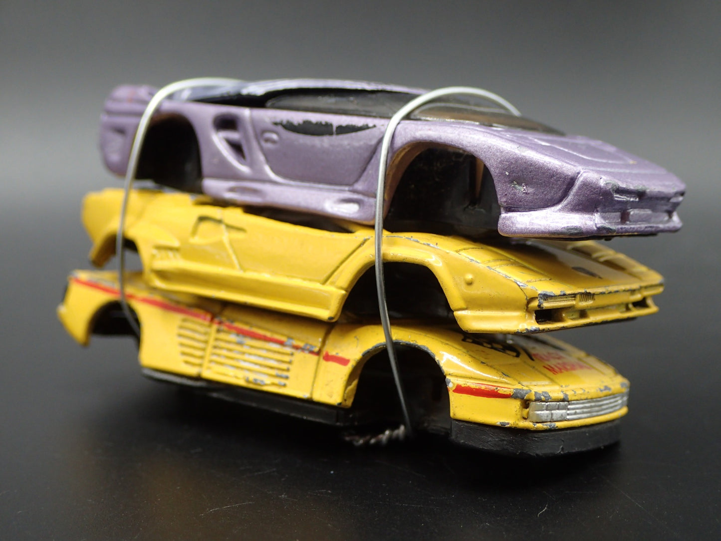 FERRARI / LAMBO 3 CARS CRUSHED ON A FLATBED TRAILER 1:64 SCALE DIECAST MODEL CAR