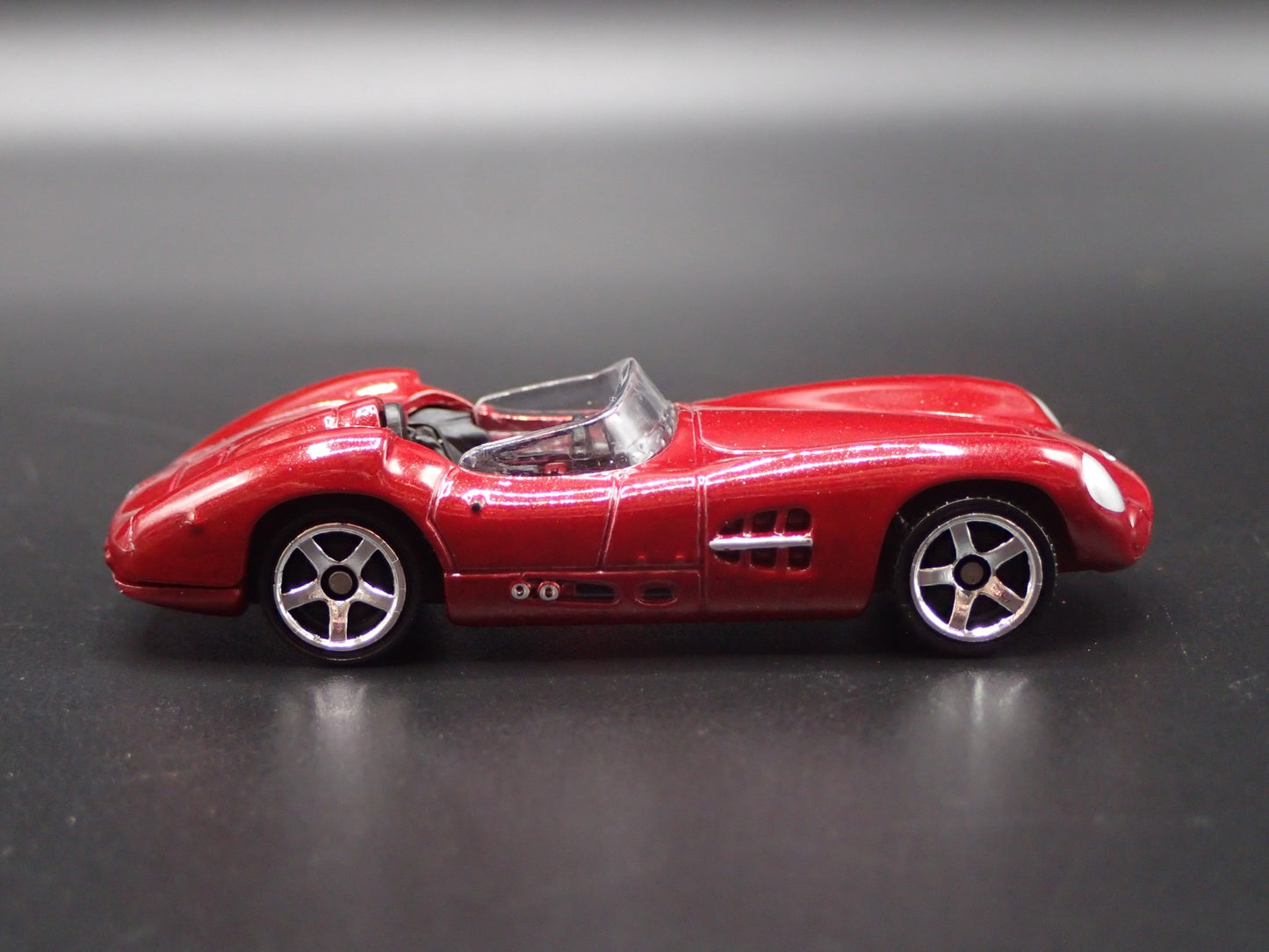 1956 56 ASTON MARTIN DBR1 CONVERTIBLE RED 1/64 SCALE DIORAMA DIECAST MODEL CAR