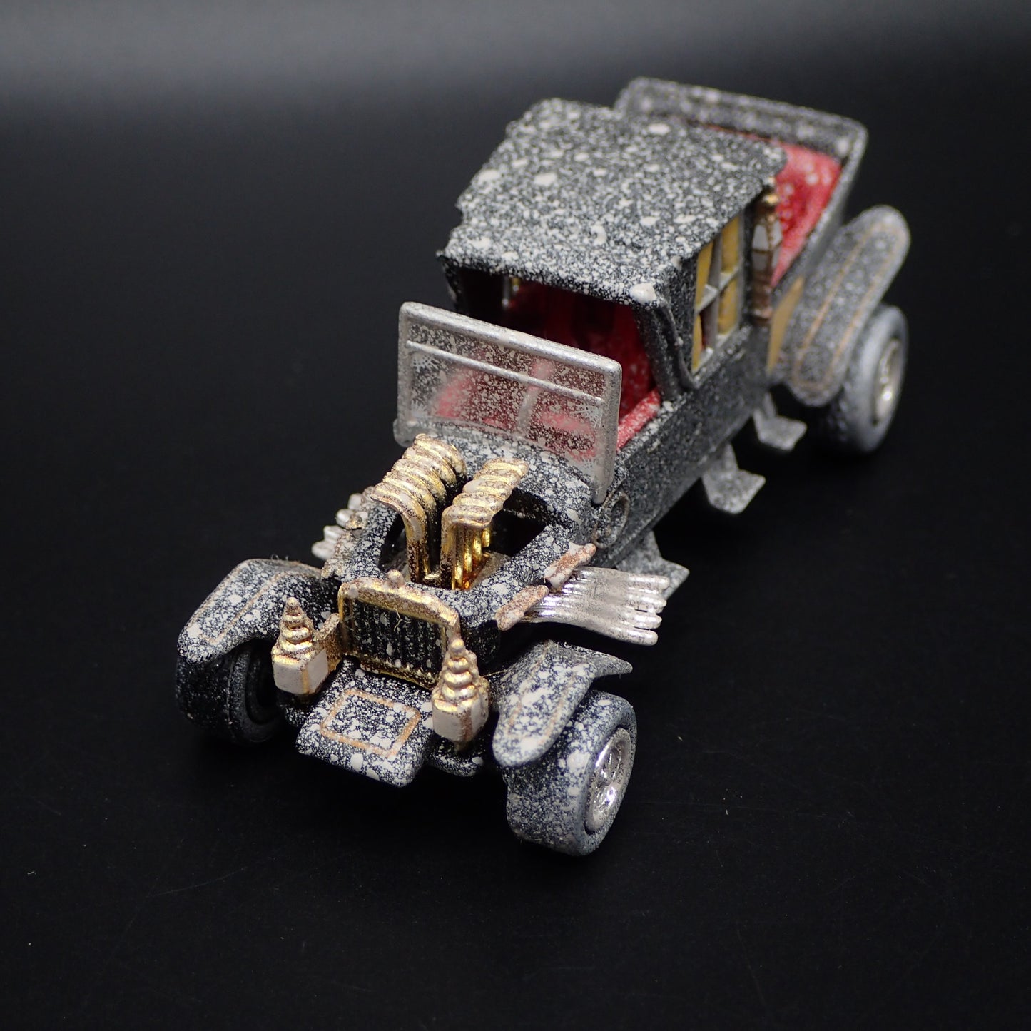 THE MUNSTERS BARRIS KOACH CUSTOM BARN FIND 1:64 SCALE DIORAMA DIECAST MODEL CAR