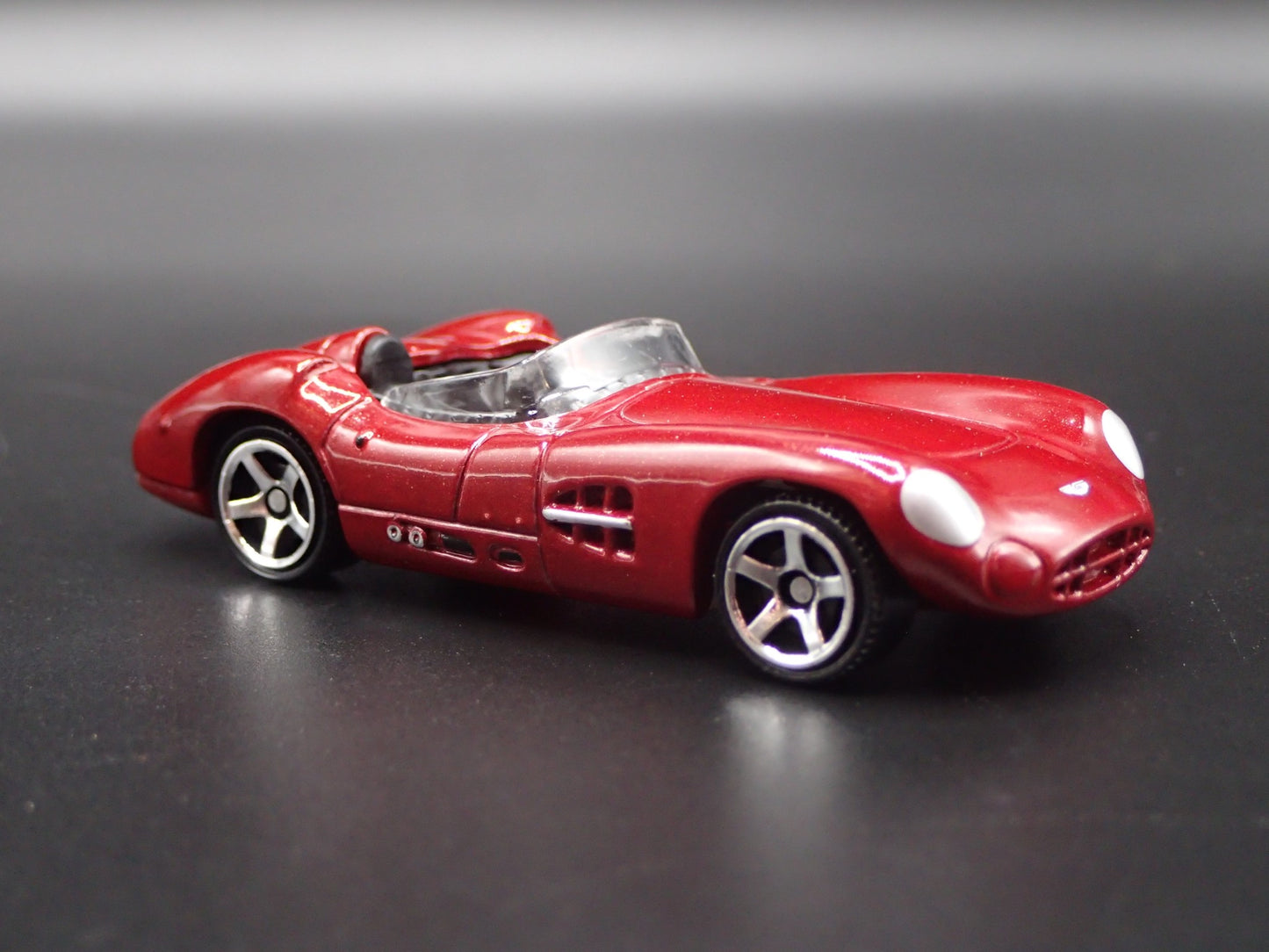 1956 56 ASTON MARTIN DBR1 CONVERTIBLE RED 1/64 SCALE DIORAMA DIECAST MODEL CAR