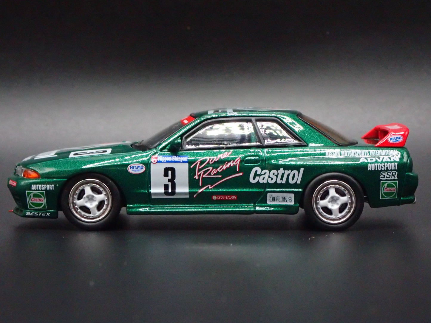 1989-1994 NISSAN SKYLINE GTR R32 CASTROL #3 1:64 SCALE DIORAMA DIECAST MODEL CAR