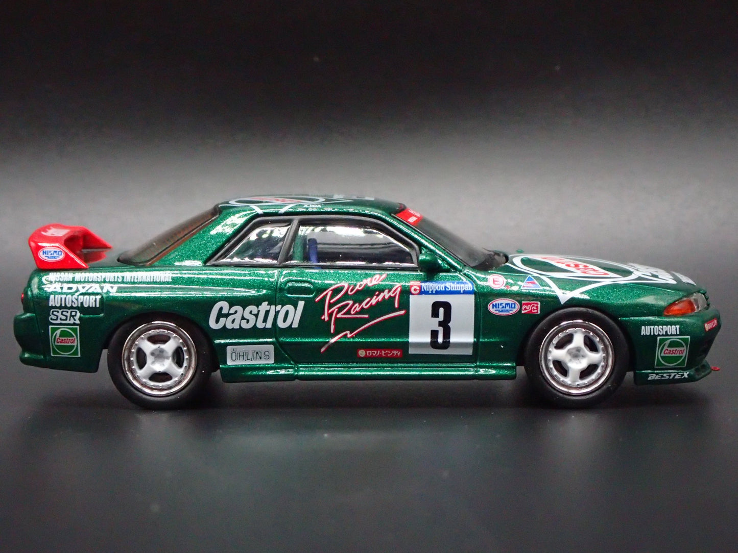 1989-1994 NISSAN SKYLINE GTR R32 CASTROL #3 1:64 SCALE DIORAMA DIECAST MODEL CAR