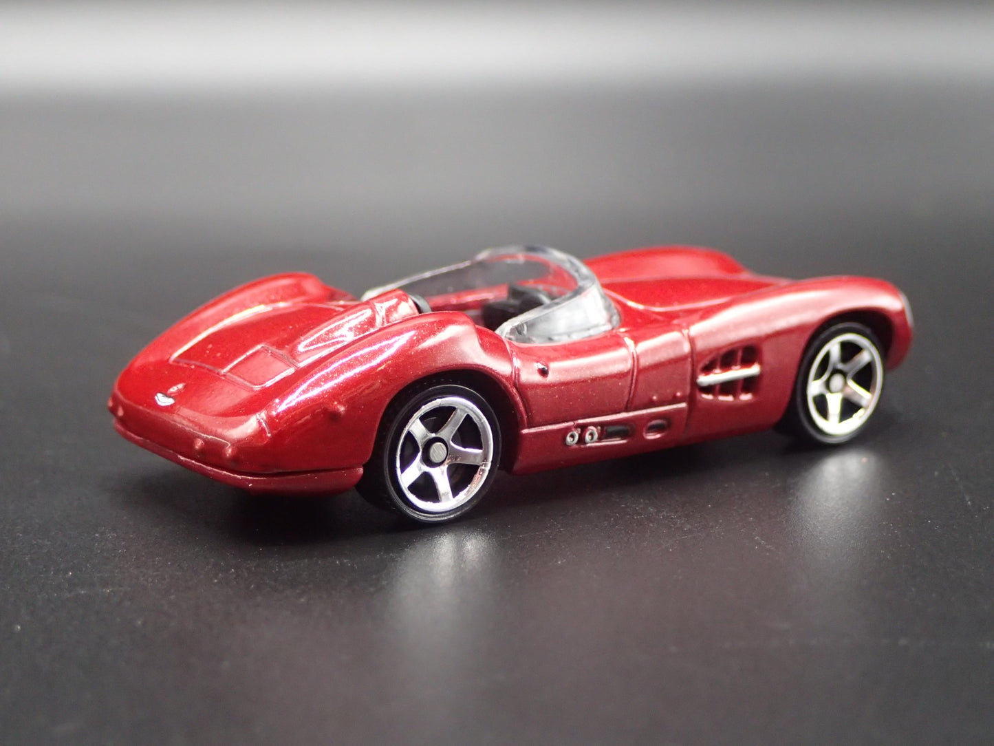 1956 56 ASTON MARTIN DBR1 CONVERTIBLE RED 1/64 SCALE DIORAMA DIECAST MODEL CAR