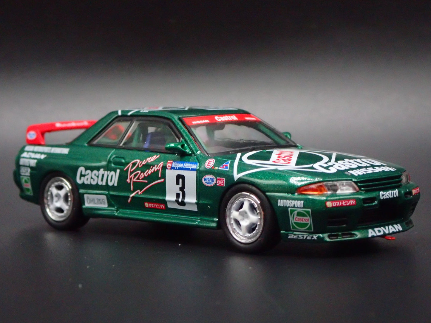 1989-1994 NISSAN SKYLINE GTR R32 CASTROL #3 1:64 SCALE DIORAMA DIECAST MODEL CAR