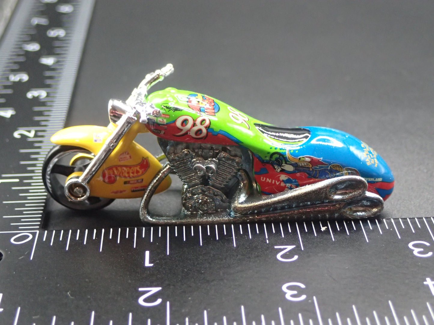 SCORCHIN SCOOTER MOTORCYCLE  WOODY 98 1:64 HOT WHEELS SCALE DIECAST MODEL CAR