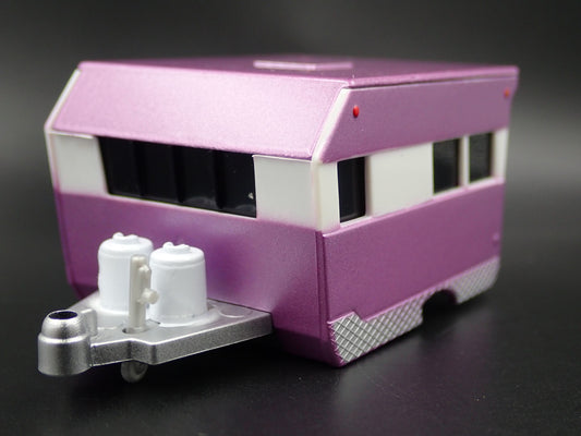 VINTAGE ALAMEDA TRAVEL TRAILER CAMPER W HITCH 1:64 SCALE DIORAMA COLLECTIBLE