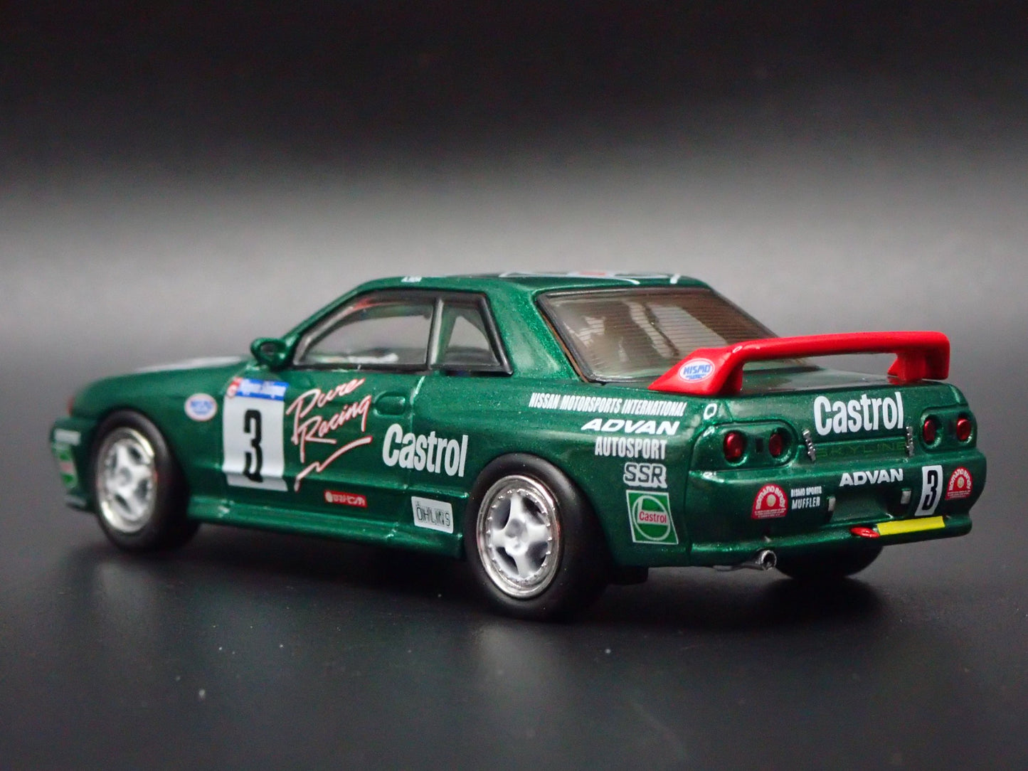 1989-1994 NISSAN SKYLINE GTR R32 CASTROL #3 1:64 SCALE DIORAMA DIECAST MODEL CAR