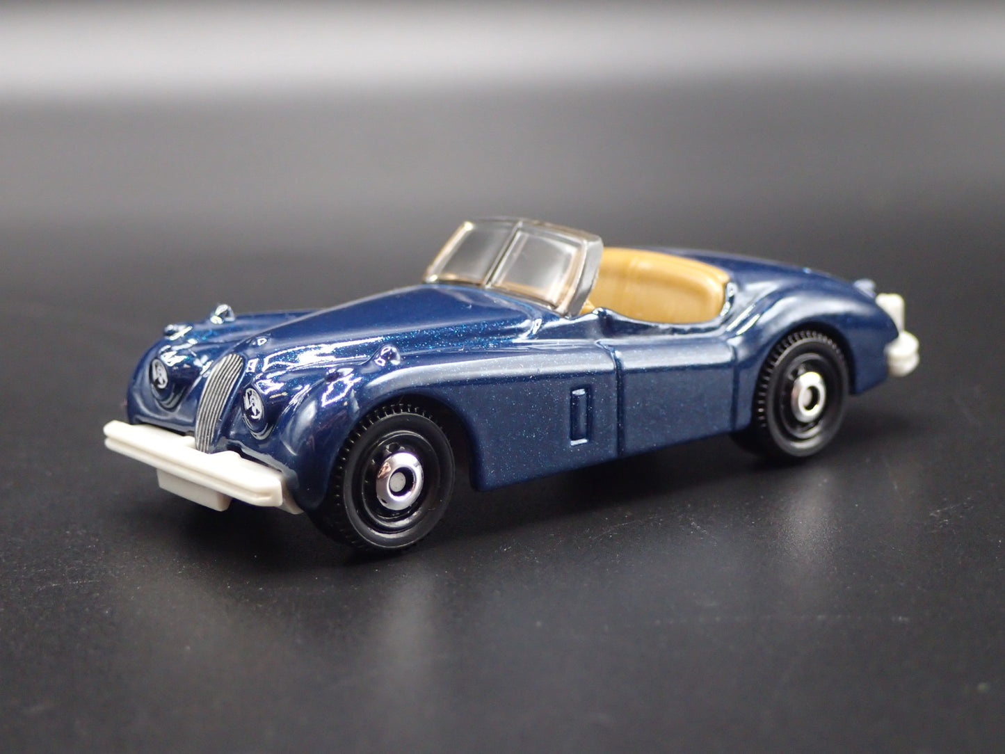 1954-1957 JAGUAR XK140 ROADSTER CONVERTIBLE 1:64 SCALE DIORAMA DIECAST MODEL CAR