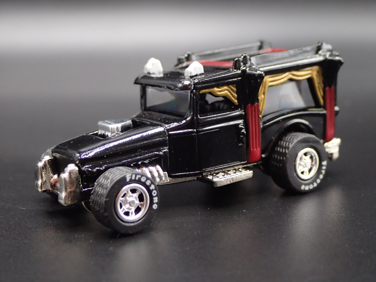DARK SHADOWS TV SHOW BARNABAS VAMPIRE VAN  1:64 SCALE DIORAMA DIECAST MODEL CAR
