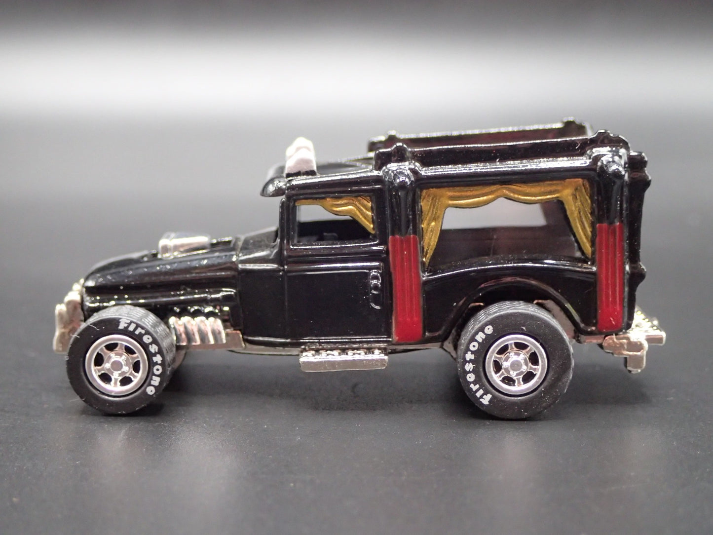 DARK SHADOWS TV SHOW BARNABAS VAMPIRE VAN  1:64 SCALE DIORAMA DIECAST MODEL CAR