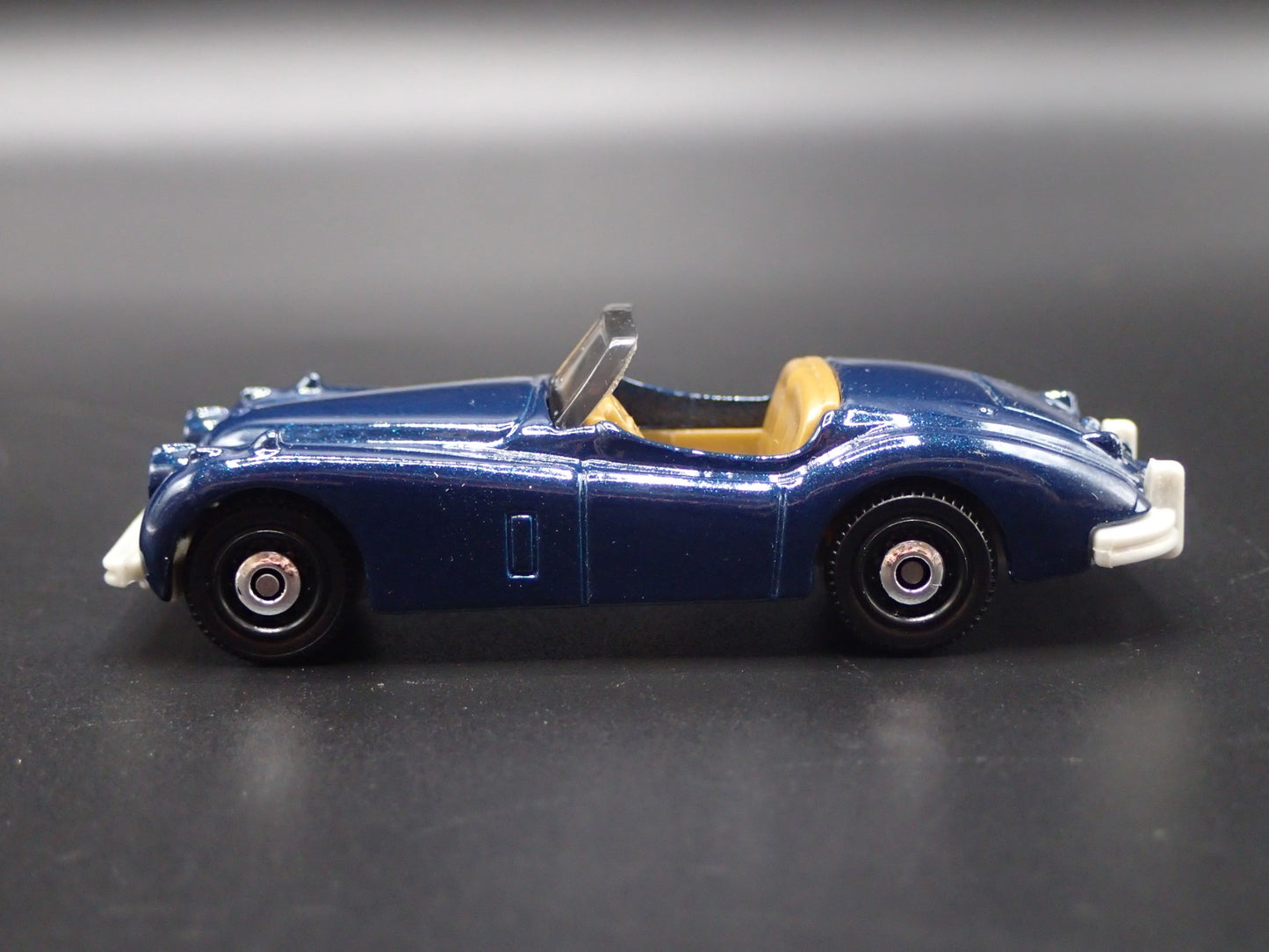 1954-1957 JAGUAR XK140 ROADSTER CONVERTIBLE 1:64 SCALE DIORAMA DIECAST MODEL CAR