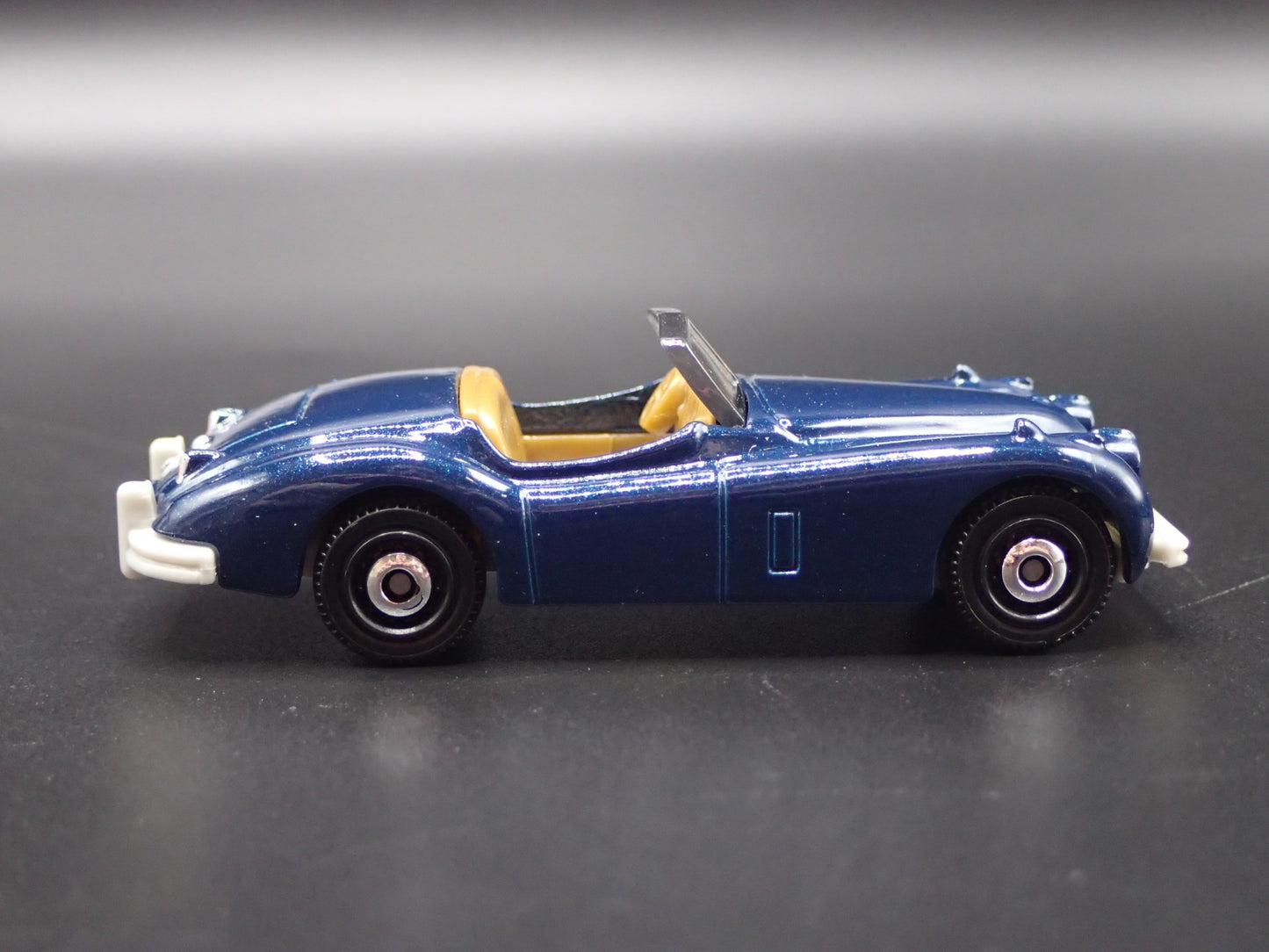 1954-1957 JAGUAR XK140 ROADSTER CONVERTIBLE 1:64 SCALE DIORAMA DIECAST MODEL CAR