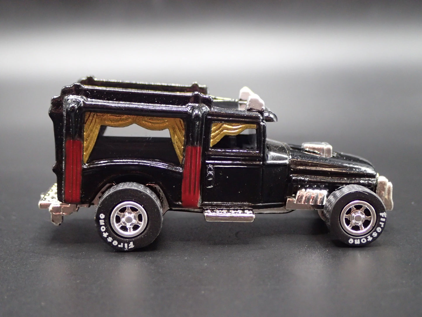 DARK SHADOWS TV SHOW BARNABAS VAMPIRE VAN  1:64 SCALE DIORAMA DIECAST MODEL CAR