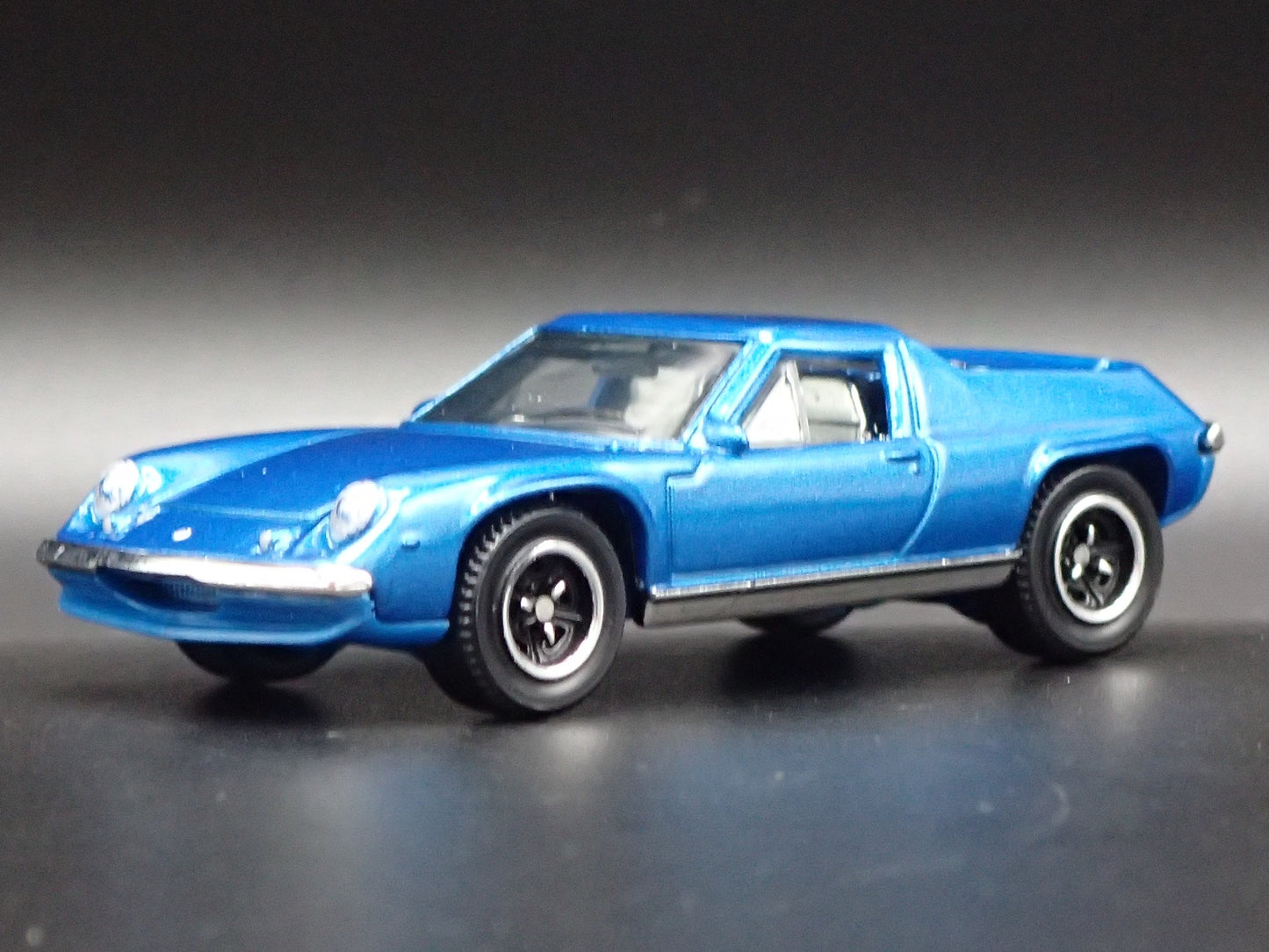 1966-1975 LOTUS EUROPA SPECIAL BLUE 1/64 SCALE DIORAMA DIECAST MODEL CAR