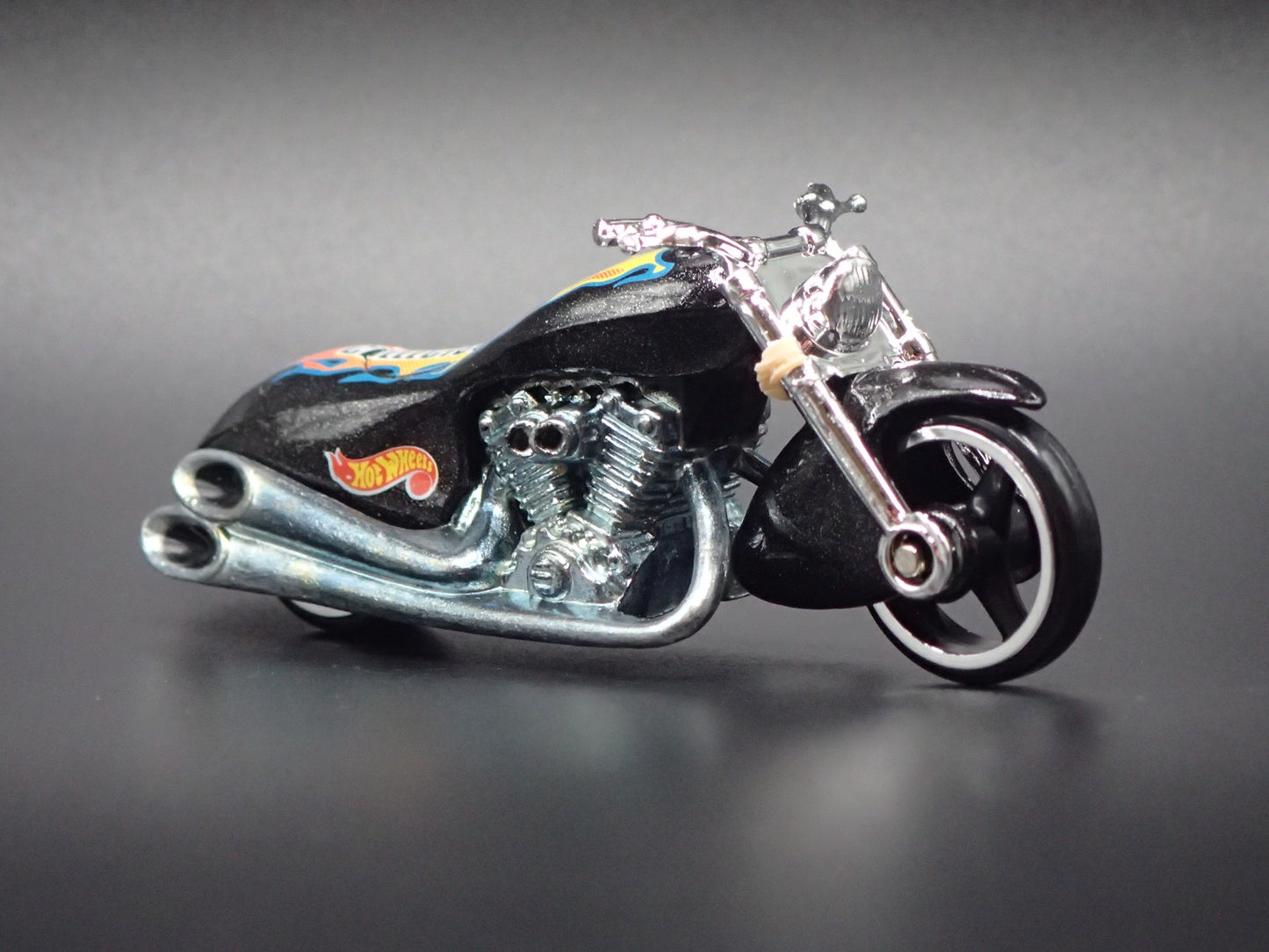 SCORCHIN SCOOTER MOTORCYCLE BLACK HOT WHEELS 1:64 HW SCALE DIECAST MODEL CAR