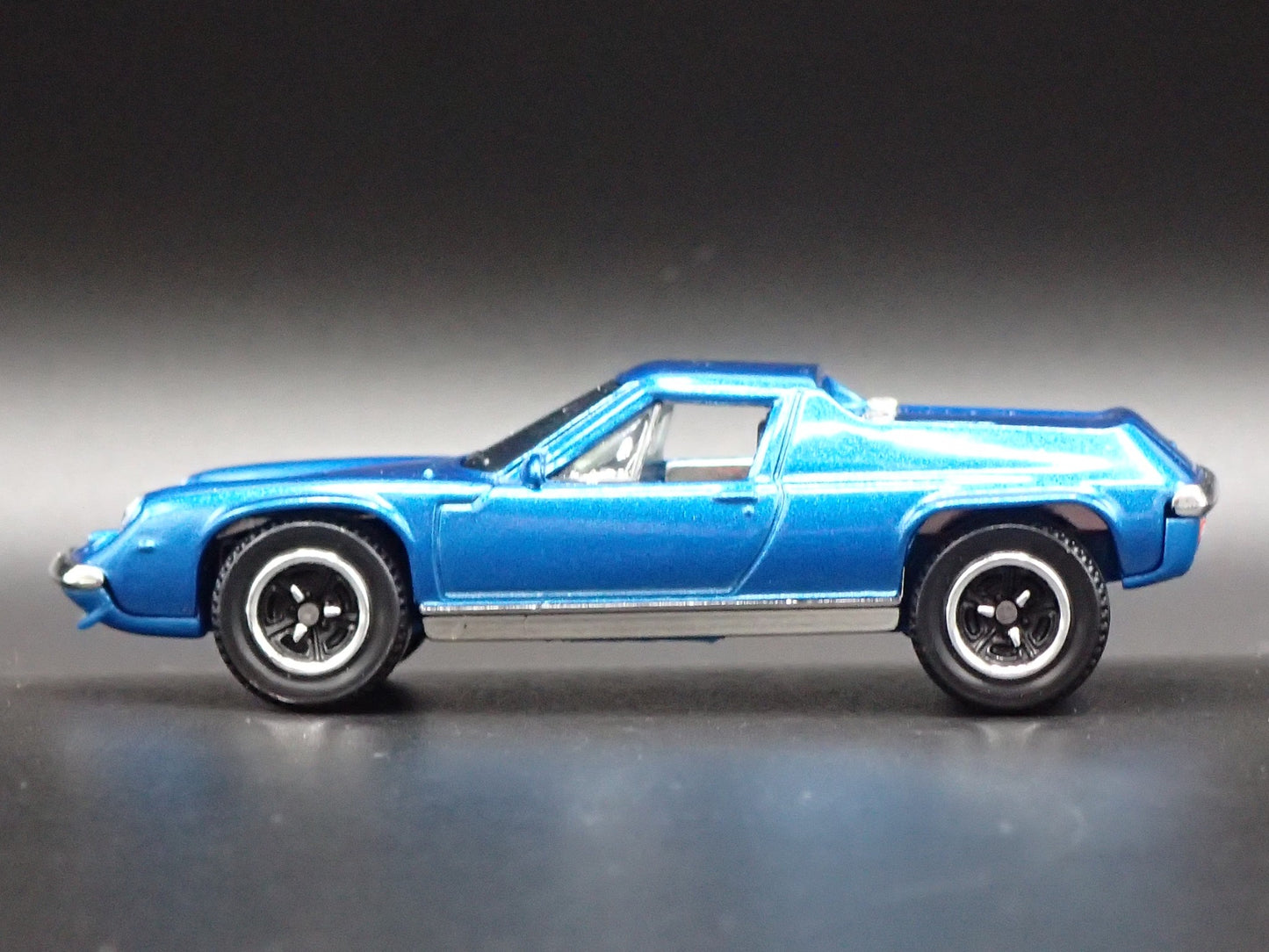 1966-1975 LOTUS EUROPA SPECIAL BLUE 1/64 SCALE DIORAMA DIECAST MODEL CAR