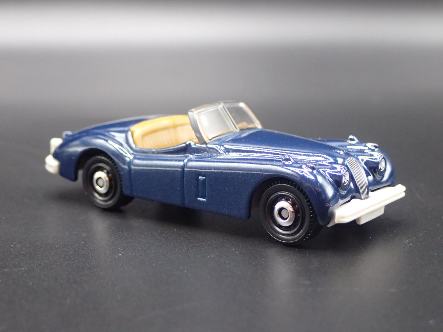 1954-1957 JAGUAR XK140 ROADSTER CONVERTIBLE 1:64 SCALE DIORAMA DIECAST MODEL CAR
