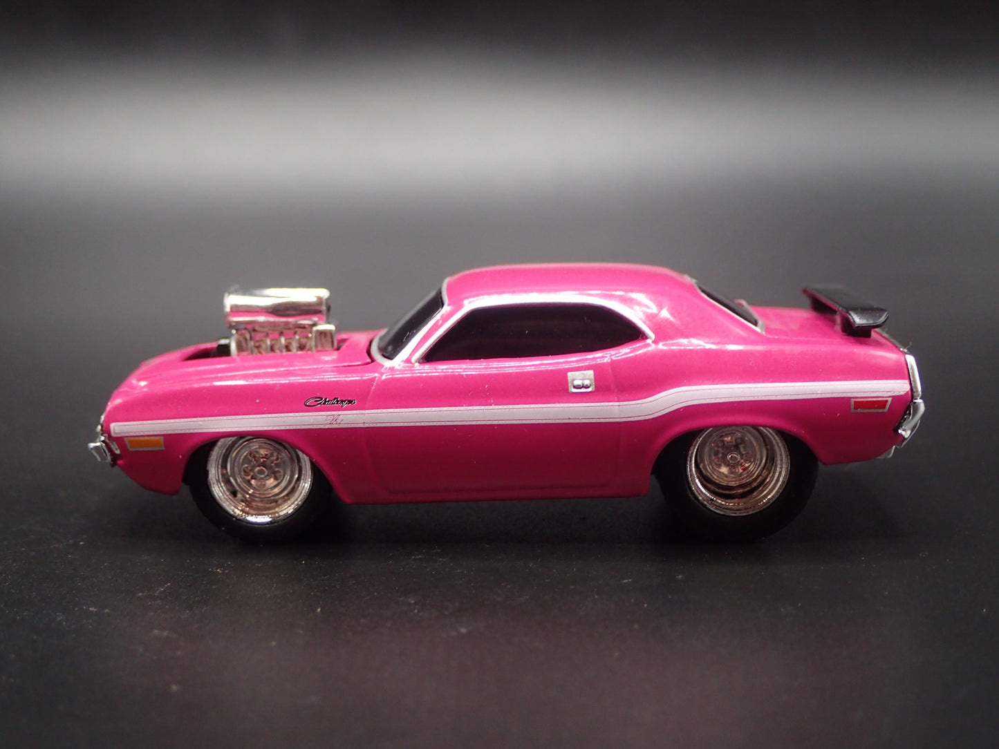 1970 70 DODGE CHALLENGER RT 440 1:64 SCALE COLLECTIBLE DIORAMA DIECAST MODEL CAR