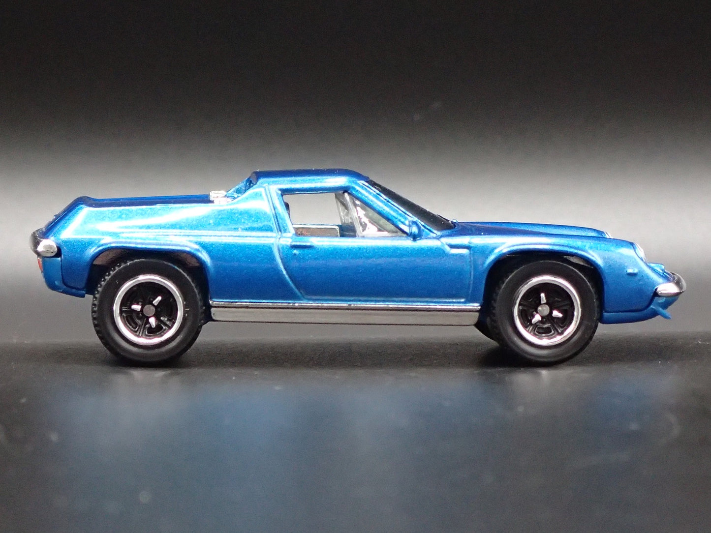 1966-1975 LOTUS EUROPA SPECIAL BLUE 1/64 SCALE DIORAMA DIECAST MODEL CAR