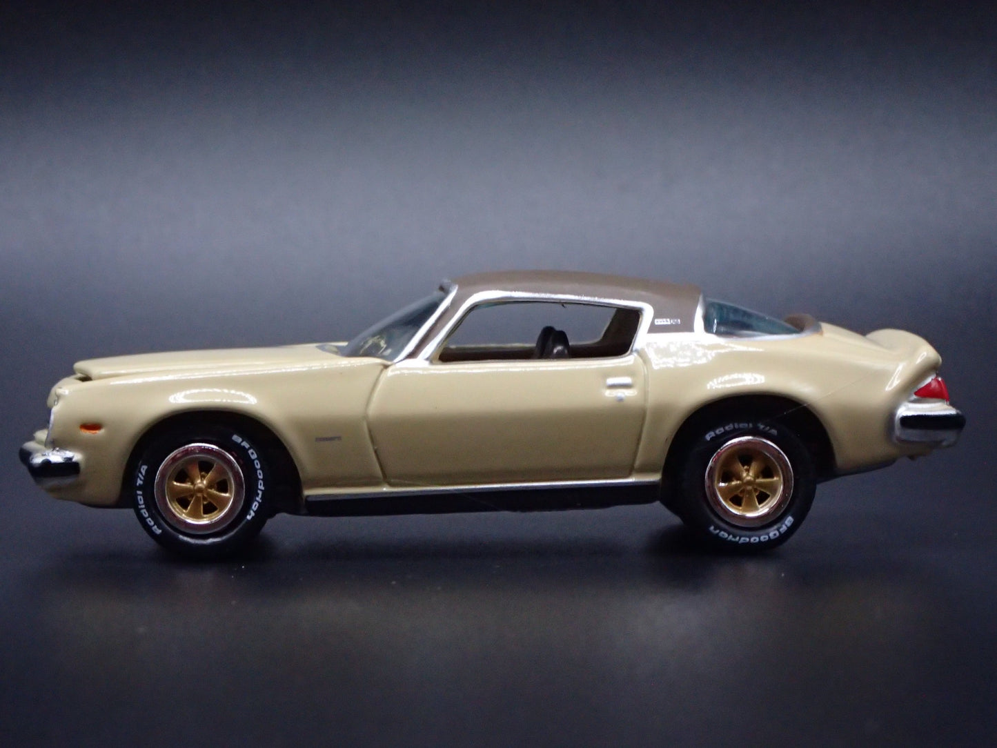 1975 75 CHEVY CHEVROLET CAMARO Z28 CREAM 1:64 SCALE DIORAMA DIECAST MODEL CAR