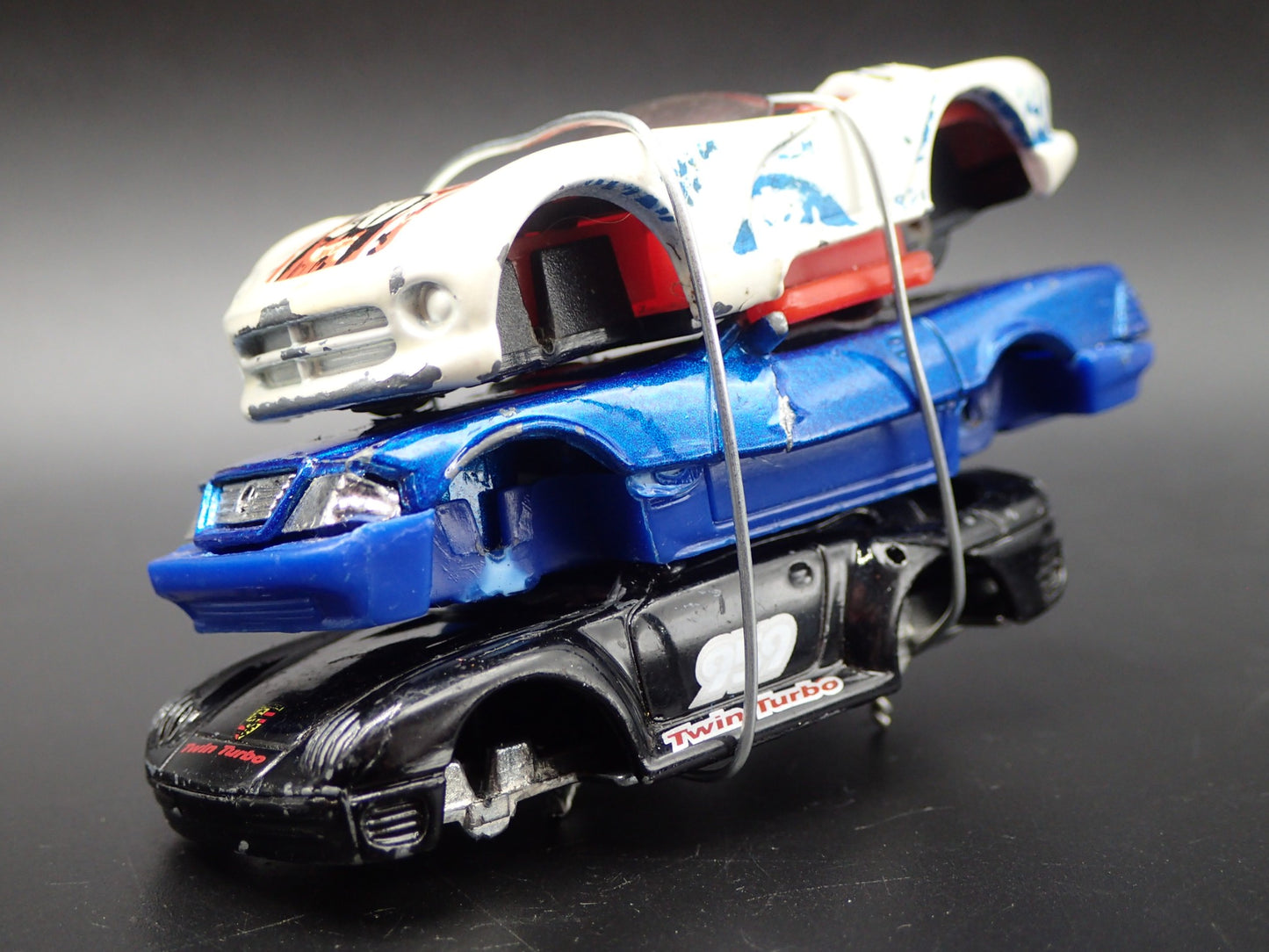 SPORTS CARS 3 CARS CRUSHED ON A FLATBED TRAILER 1:64 SCALE DIECAST MODEL CAR