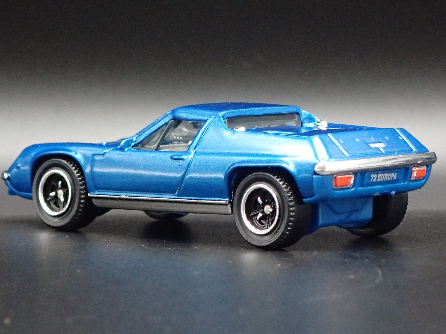 1966-1975 LOTUS EUROPA SPECIAL BLUE 1/64 SCALE DIORAMA DIECAST MODEL CAR