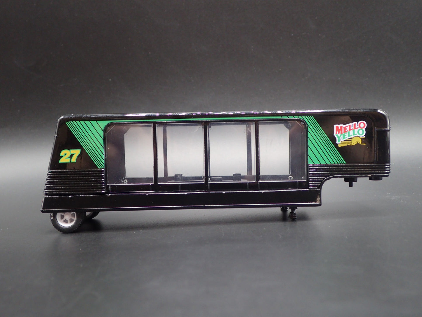 MELLO YELLO WINDOW CAR HAULER TRAILER OPENING DOOR 1:64 SCALE DIECAST MODEL CAR