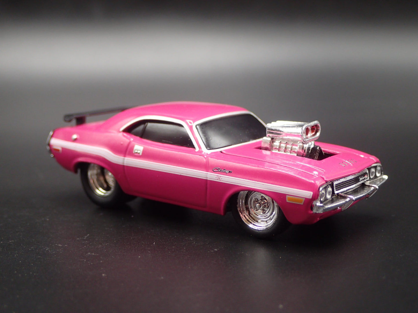 1970 70 DODGE CHALLENGER RT 440 1:64 SCALE COLLECTIBLE DIORAMA DIECAST MODEL CAR