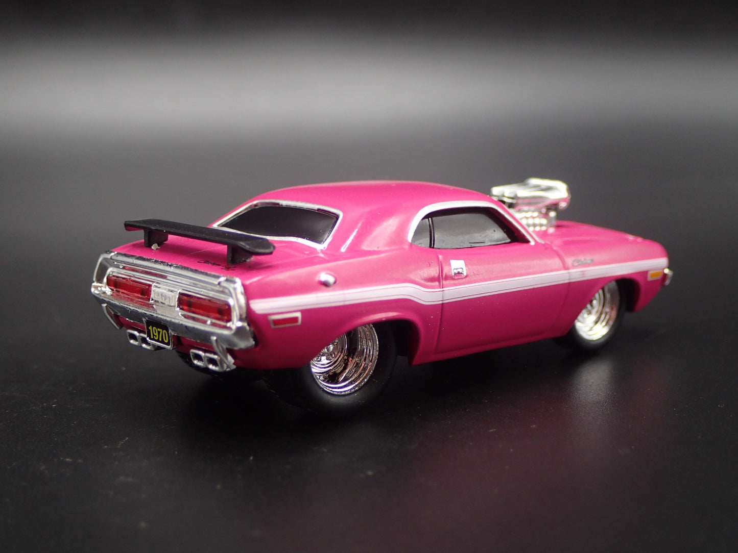 1970 70 DODGE CHALLENGER RT 440 1:64 SCALE COLLECTIBLE DIORAMA DIECAST MODEL CAR