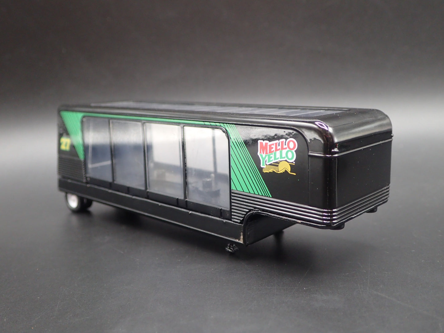 MELLO YELLO WINDOW CAR HAULER TRAILER OPENING DOOR 1:64 SCALE DIECAST MODEL CAR