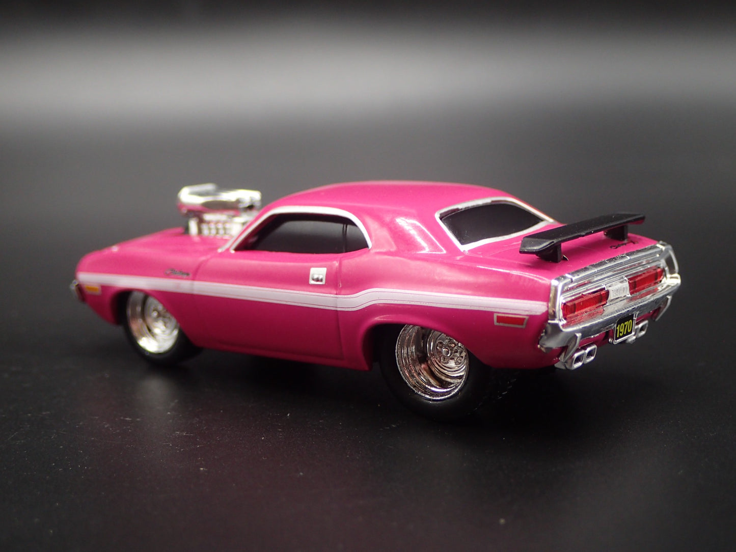 1970 70 DODGE CHALLENGER RT 440 1:64 SCALE COLLECTIBLE DIORAMA DIECAST MODEL CAR