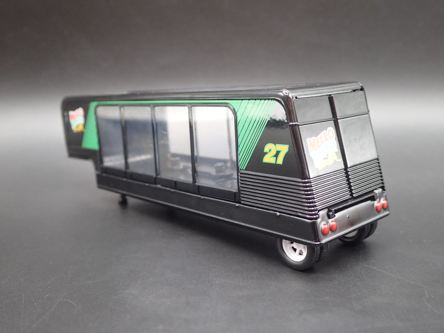 MELLO YELLO WINDOW CAR HAULER TRAILER OPENING DOOR 1:64 SCALE DIECAST MODEL CAR