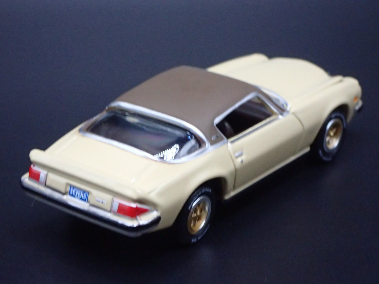 1975 75 CHEVY CHEVROLET CAMARO Z28 CREAM 1:64 SCALE DIORAMA DIECAST MODEL CAR