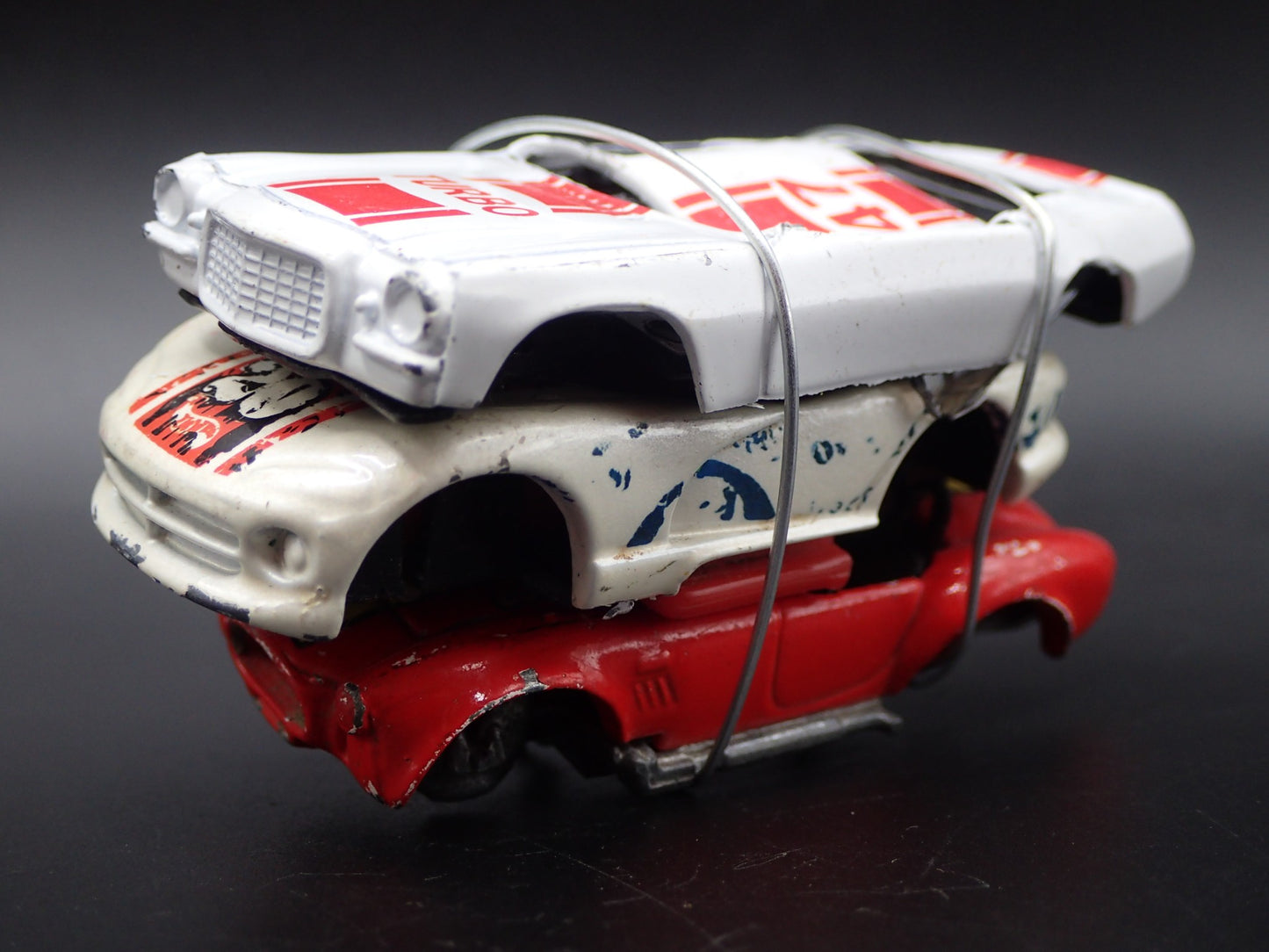 SPORTS CARS 3 CARS CRUSHED ON A FLATBED TRAILER 1:64 SCALE DIECAST MODEL CAR