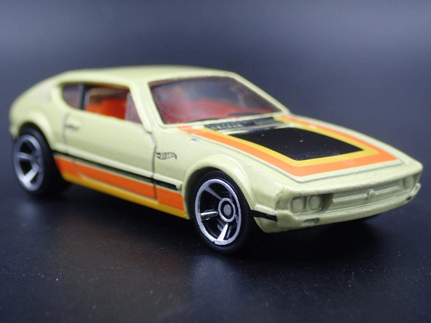 1972-1976 VW VOLKSWAGEN SP2 1:64 SCALE COLLECTIBLE DIORAMA DIECAST MODEL CAR