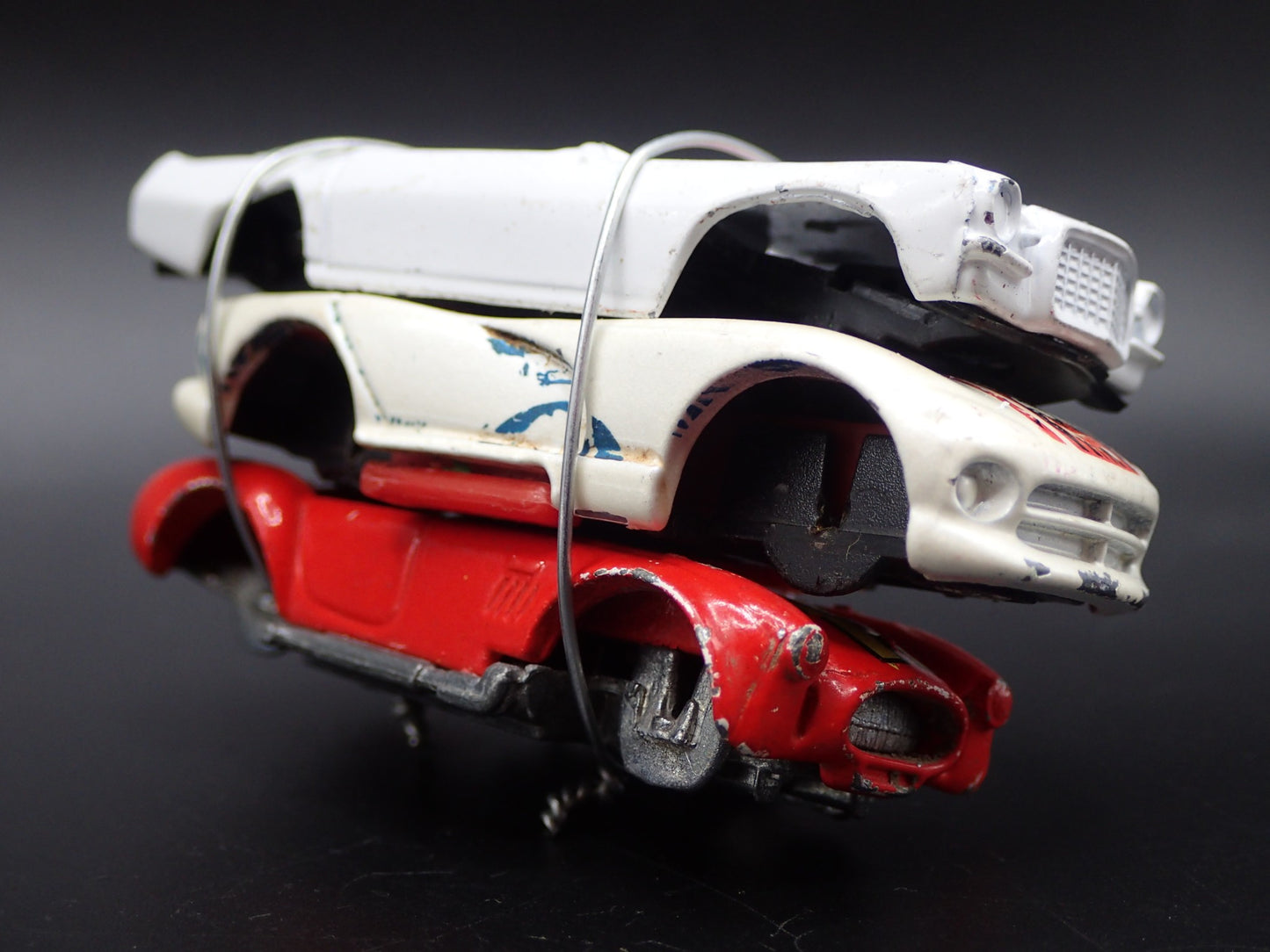 SPORTS CARS 3 CARS CRUSHED ON A FLATBED TRAILER 1:64 SCALE DIECAST MODEL CAR