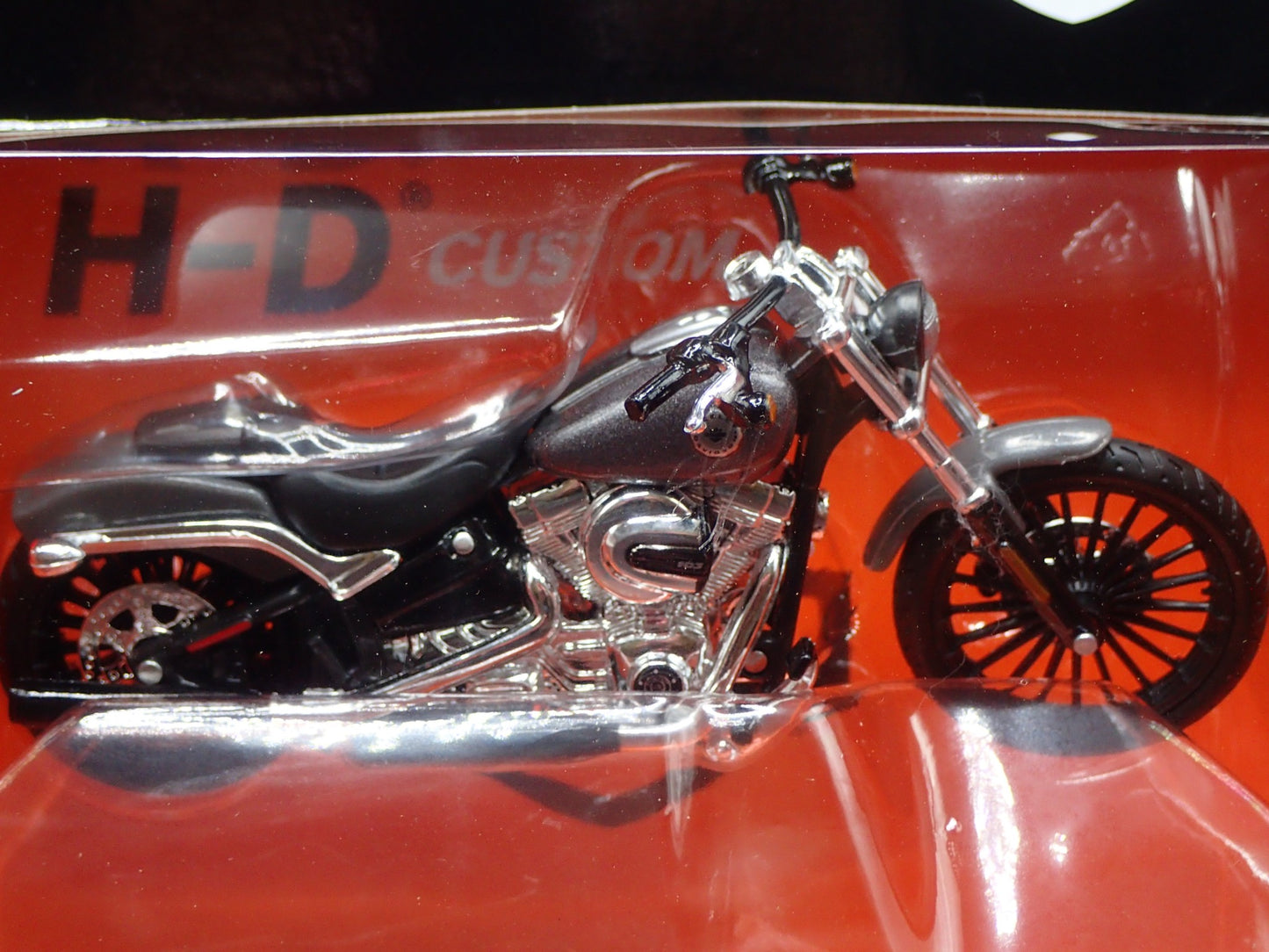 2016 16 BREAKOUT HARLEY DAVIDSON MOTORCYCLE MAISTO SERIES 40 1/18 MODEL BIKE