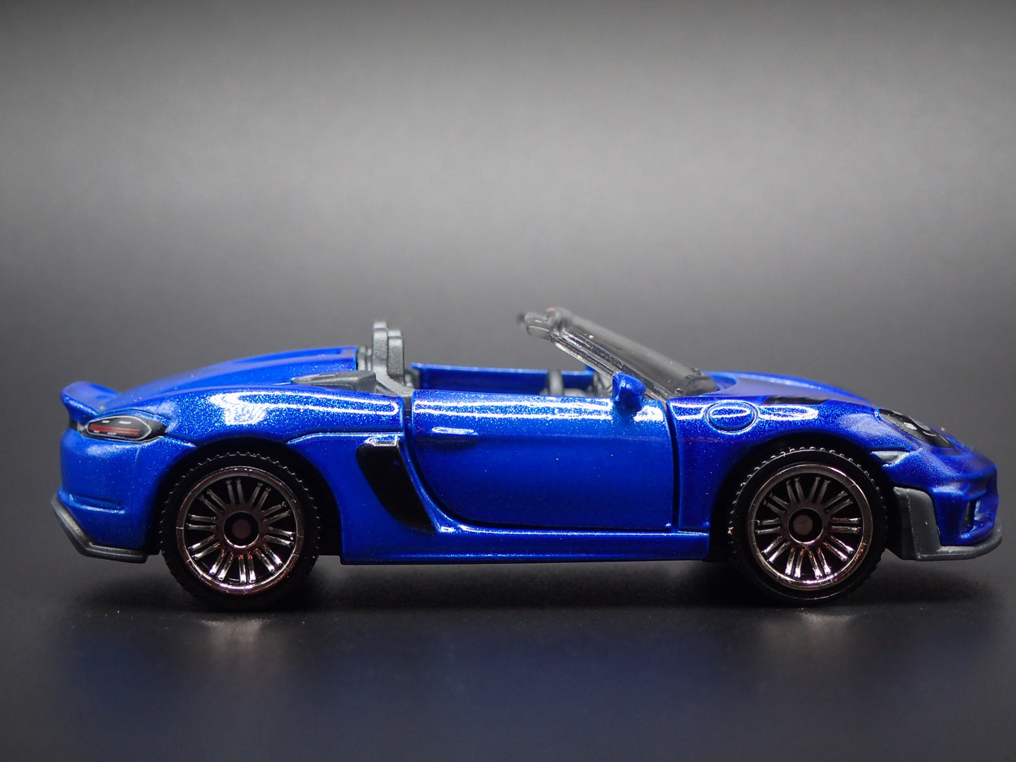 2022-2025 PORSCHE 718 SPYDER RS SUPER CAR 1:64 SCALE DIORAMA DIECAST MODEL CAR