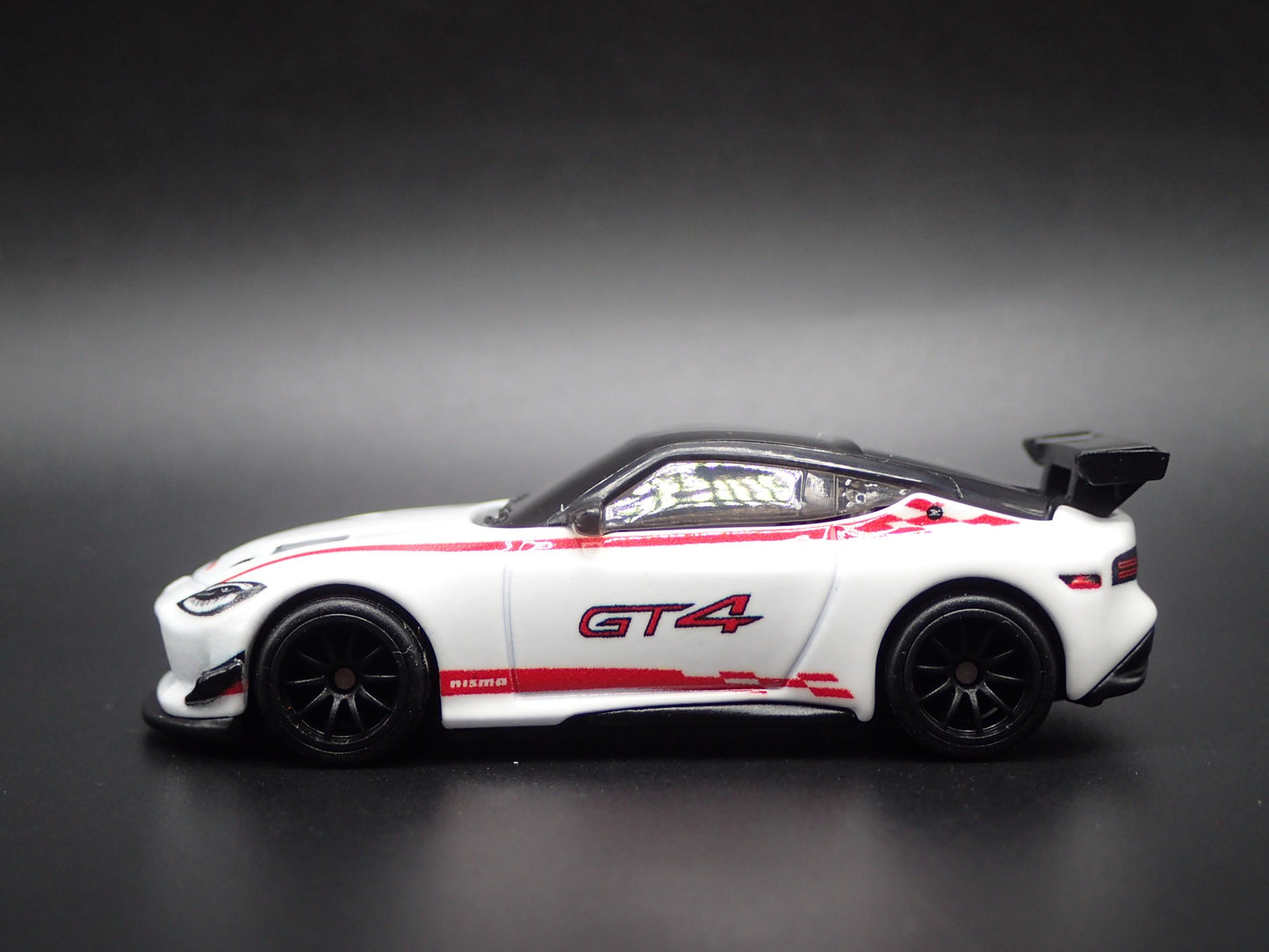 2023 - 2025 NISSAN Z  GT4 RACE 1:64 SCALE COLLECTIBLE DIORAMA DIECAST MODEL CAR