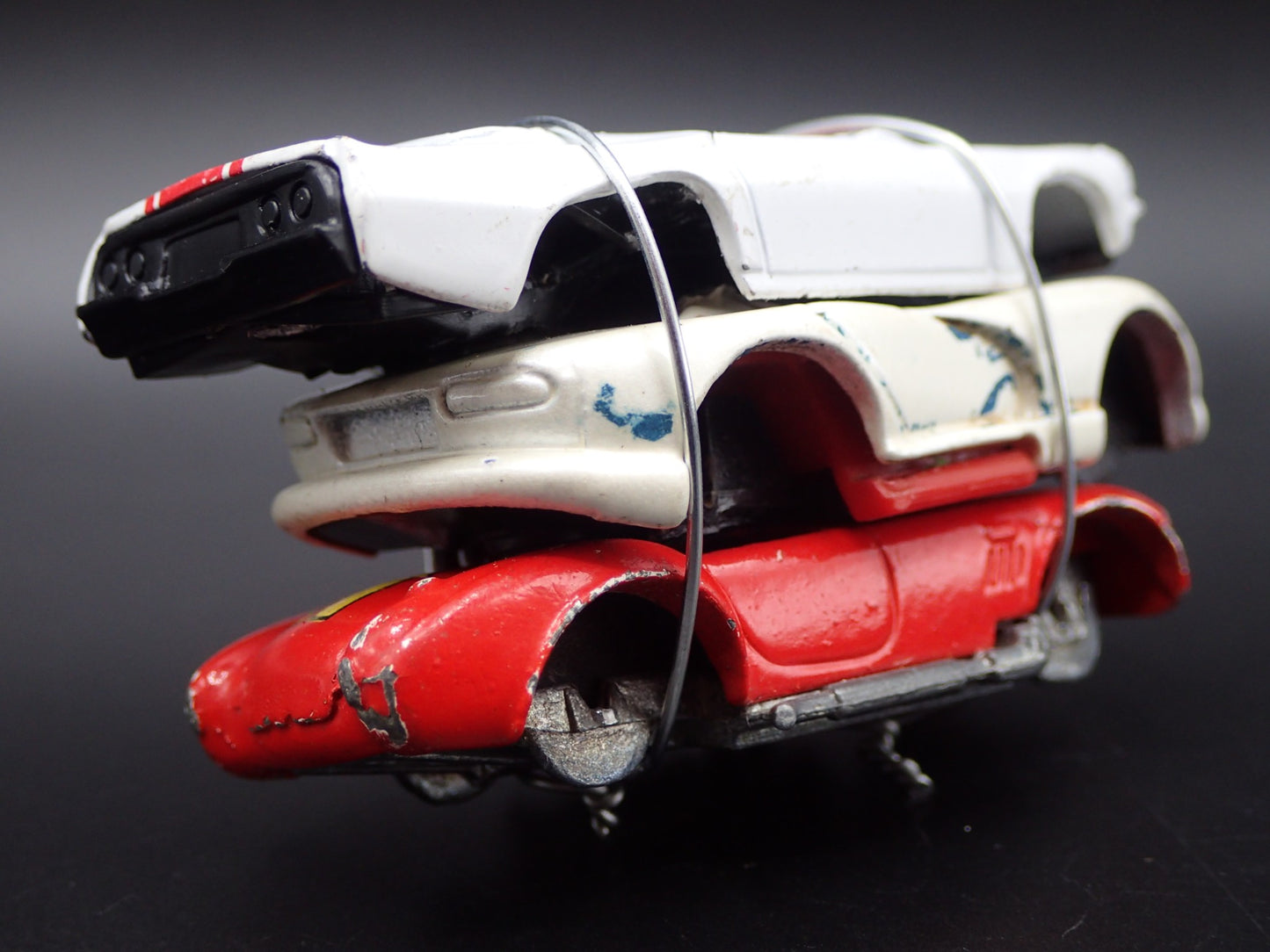 SPORTS CARS 3 CARS CRUSHED ON A FLATBED TRAILER 1:64 SCALE DIECAST MODEL CAR