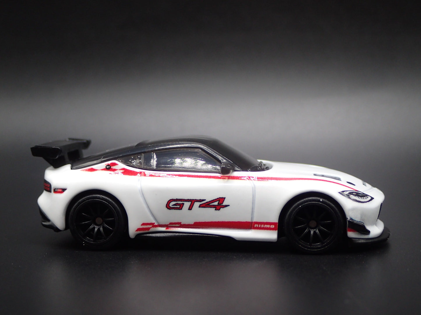 2023 - 2025 NISSAN Z  GT4 RACE 1:64 SCALE COLLECTIBLE DIORAMA DIECAST MODEL CAR