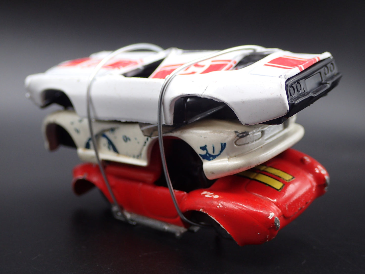 SPORTS CARS 3 CARS CRUSHED ON A FLATBED TRAILER 1:64 SCALE DIECAST MODEL CAR